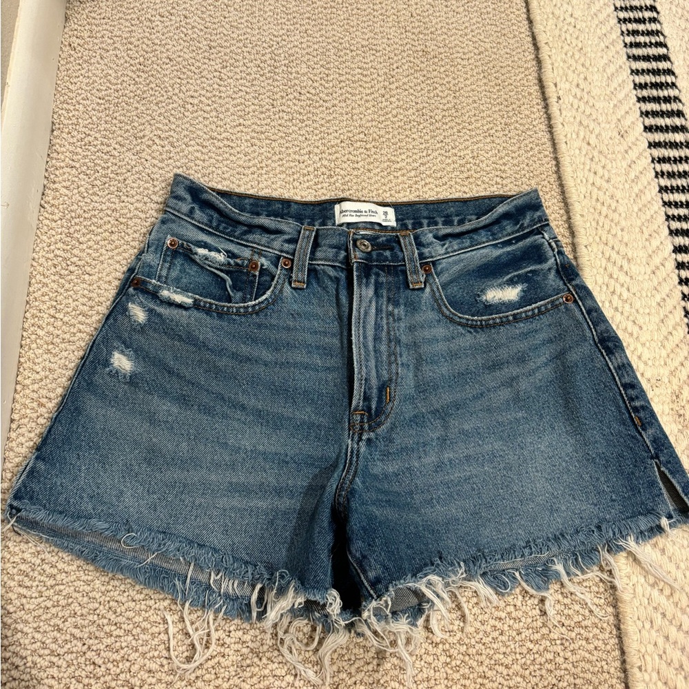 Abercrombie & Fitch Midrise Boyfriend Shorts - Curve Love sz. 2/26